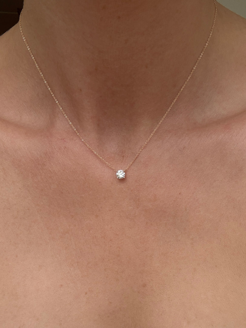Halskæde i 10 karat guld, med 0,53 carat labgrown diamant